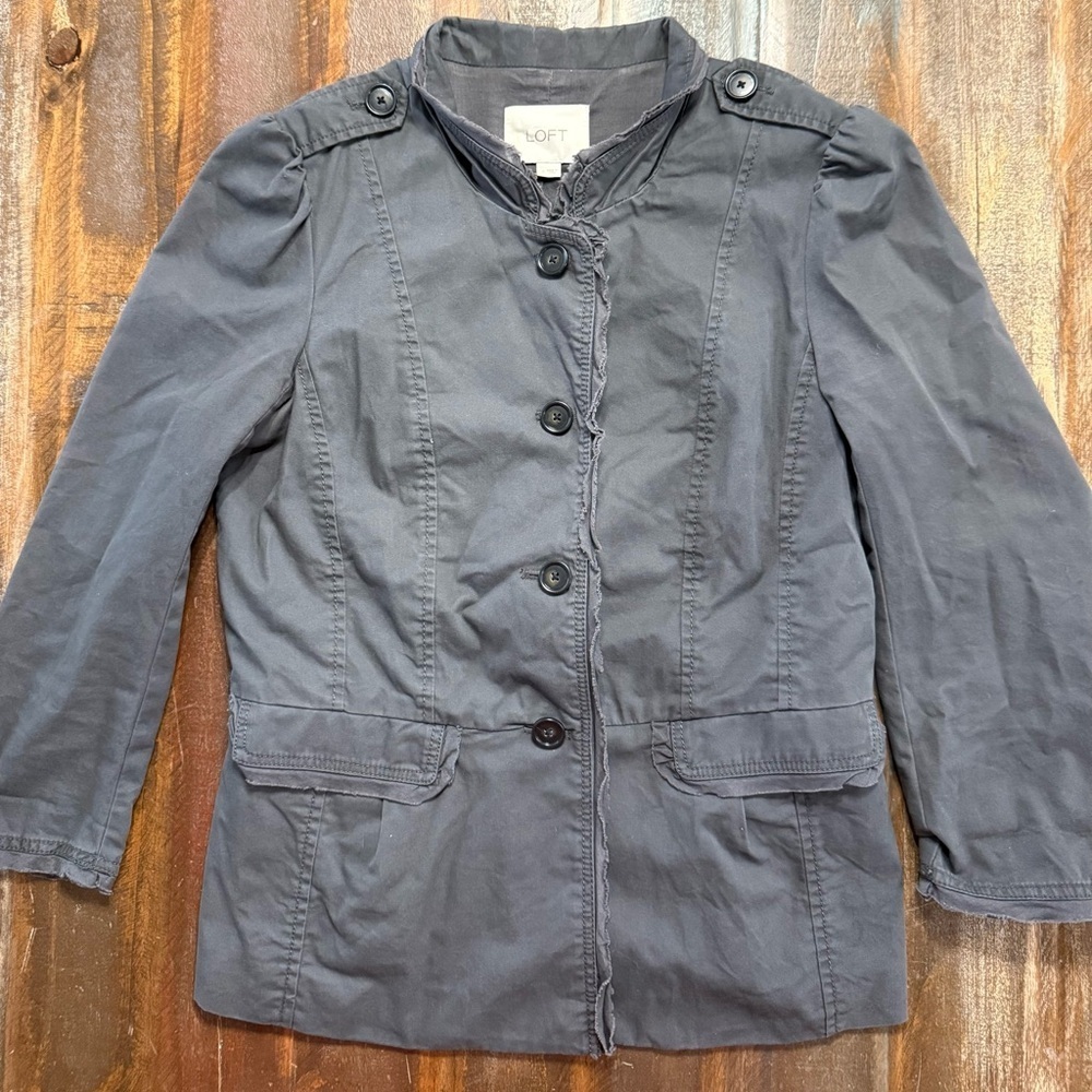 Ann Taylor LOFT Gray Button Front Jacket Size 2 Structured Utility Blazer EUC